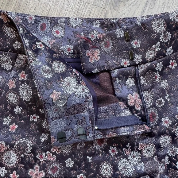Loft Floral Print Shorts - Size 2 - Picture 9 of 14